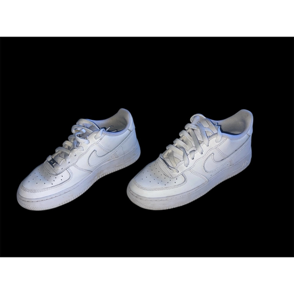 Boys Nike Air Force 1 Low White Sneakers 6.5 (Big Boy) - Picture 3 of 5